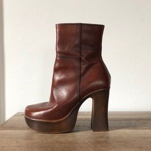 B2 brown leather platform boots